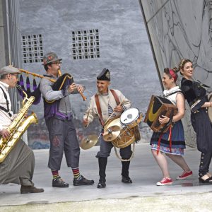 Banda Latira!